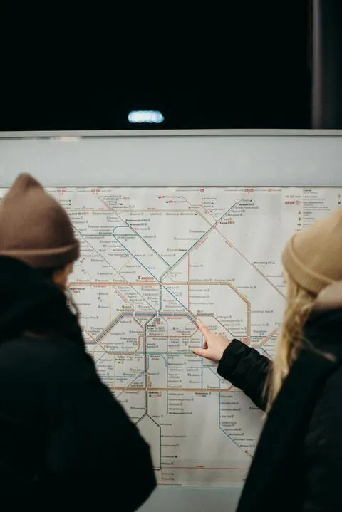 Transit map visual analogue for cross-asset validation relationships in market data